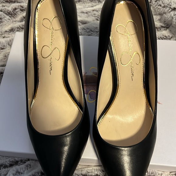 Jessica Simpson Tanysha pointed toe block heel pump. - Picture 6 of 6